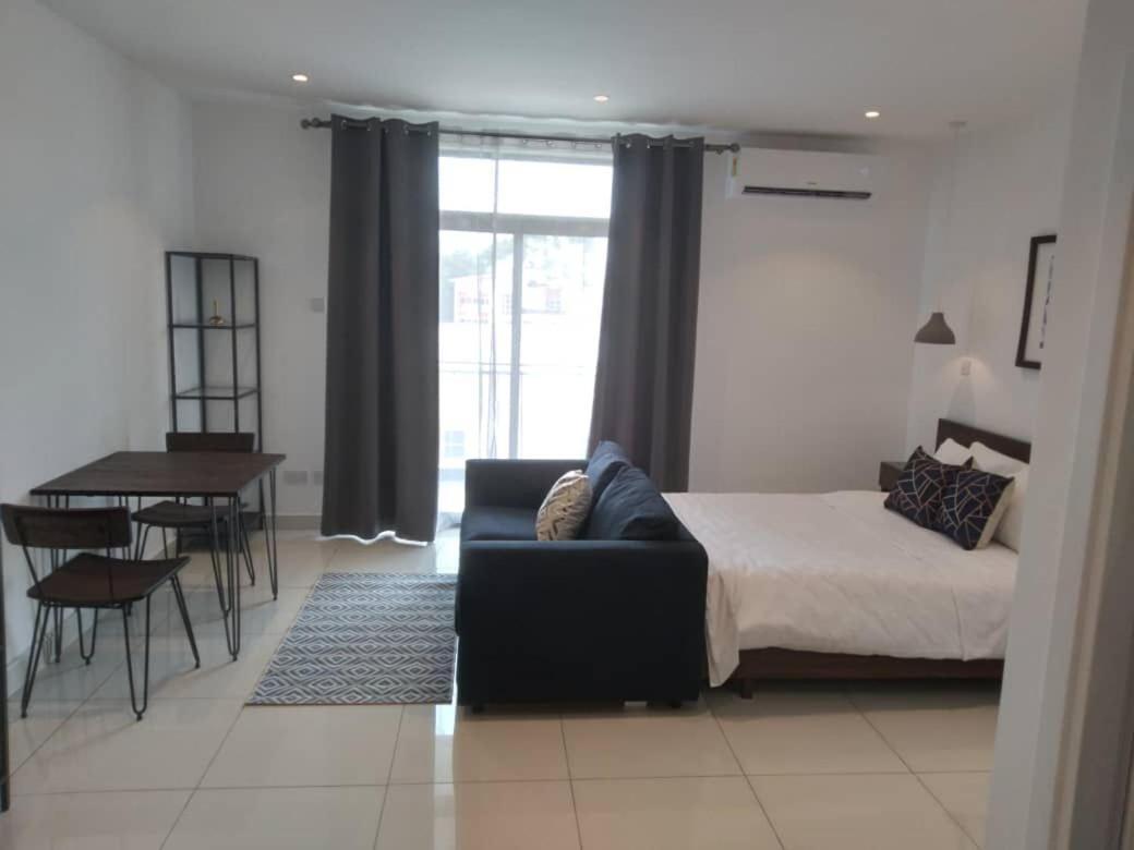 Embassy Gardens Luxury Suites Cpg Акра Екстериор снимка