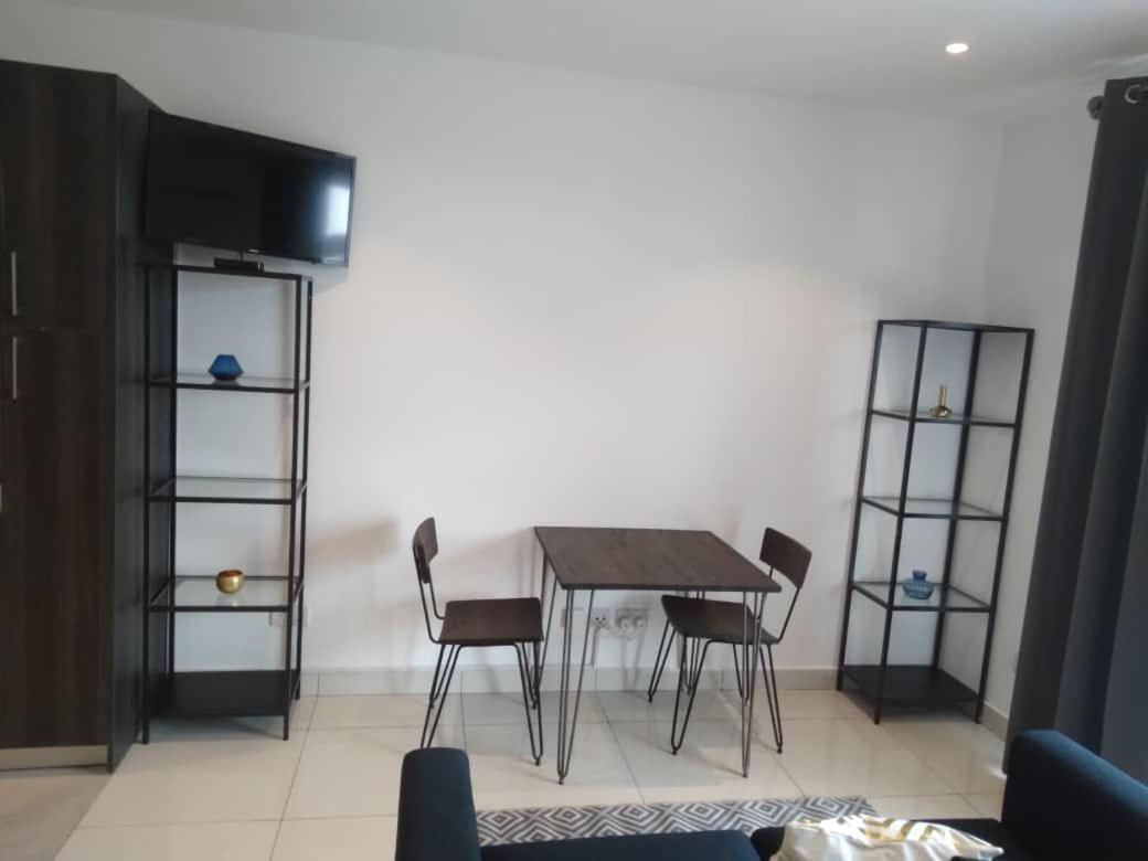 Embassy Gardens Luxury Suites Cpg Акра Екстериор снимка
