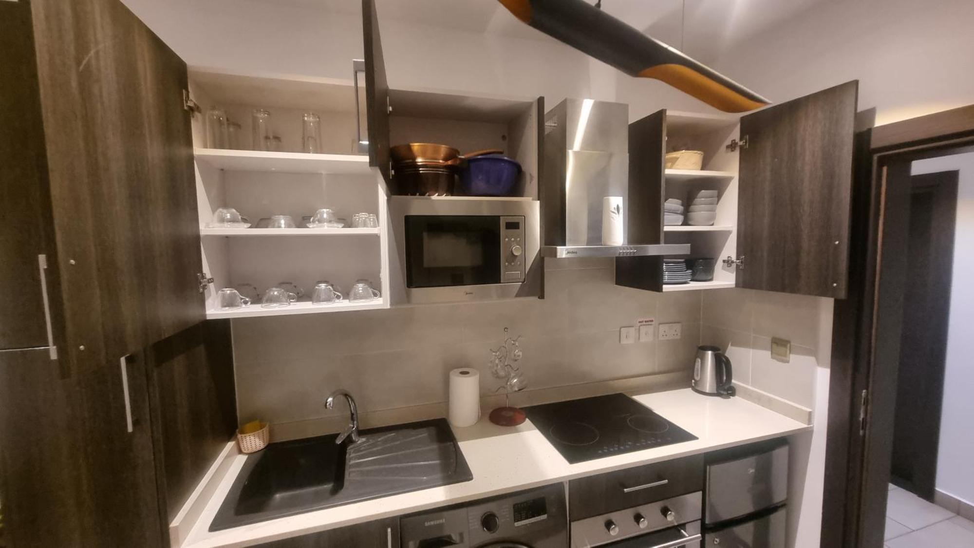 Embassy Gardens Luxury Suites Cpg Акра Екстериор снимка