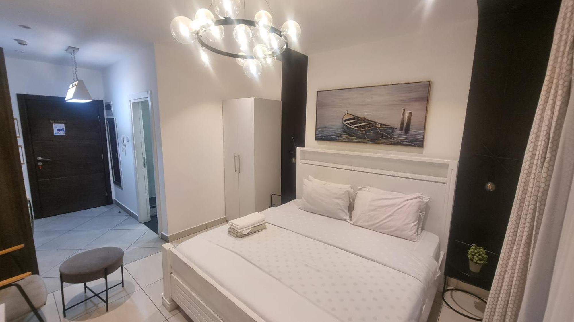 Embassy Gardens Luxury Suites Cpg Акра Екстериор снимка