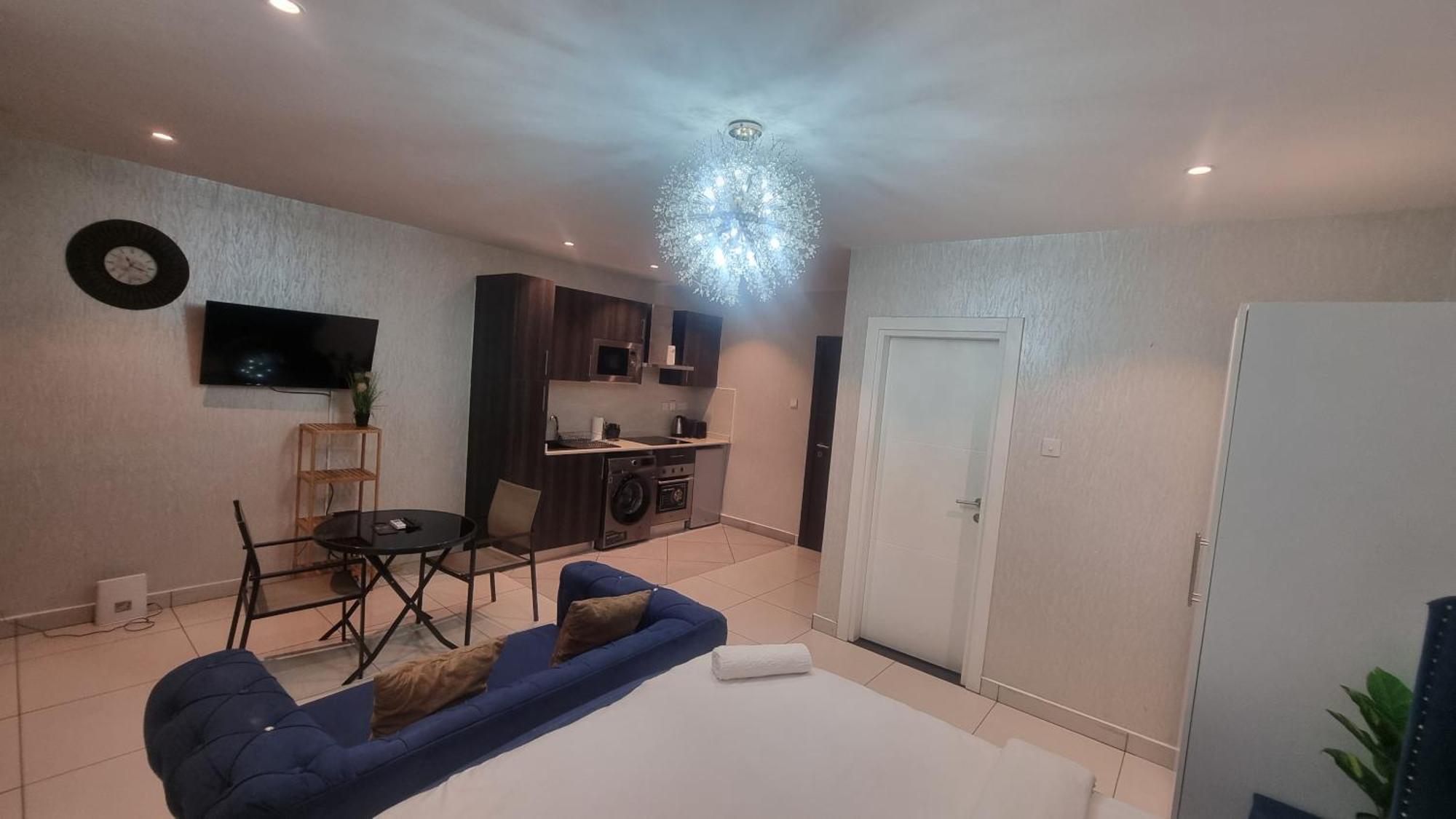 Embassy Gardens Luxury Suites Cpg Акра Екстериор снимка
