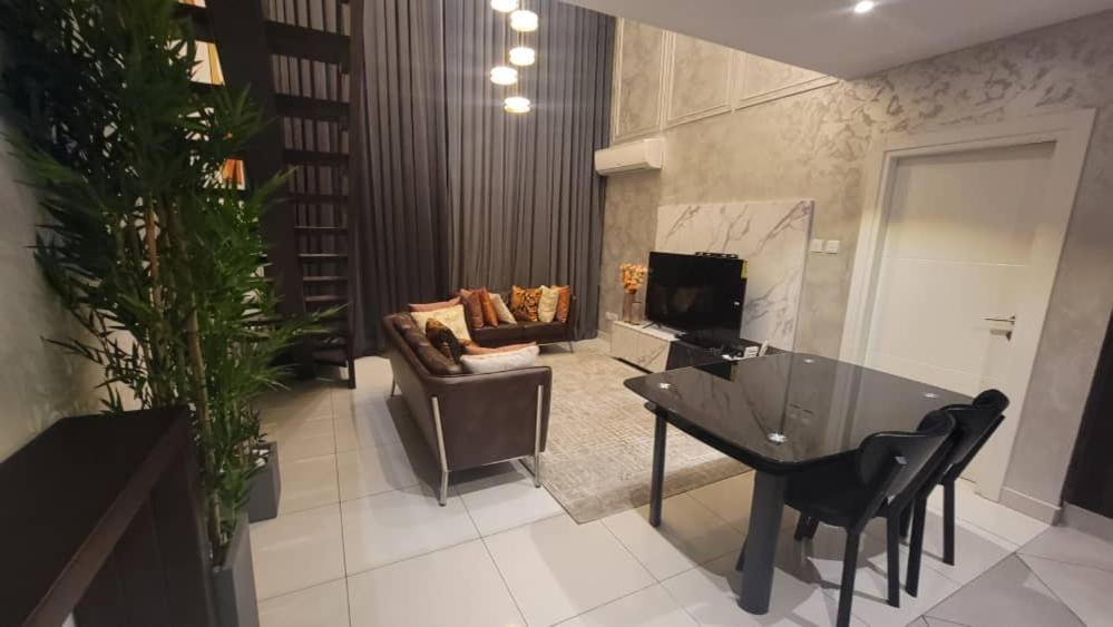 Embassy Gardens Luxury Suites Cpg Акра Екстериор снимка
